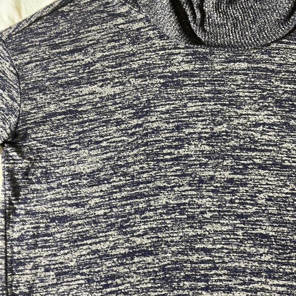 Gap blue & white long sleeved turtleneck, thin sweater size M - Picture 2 of 4